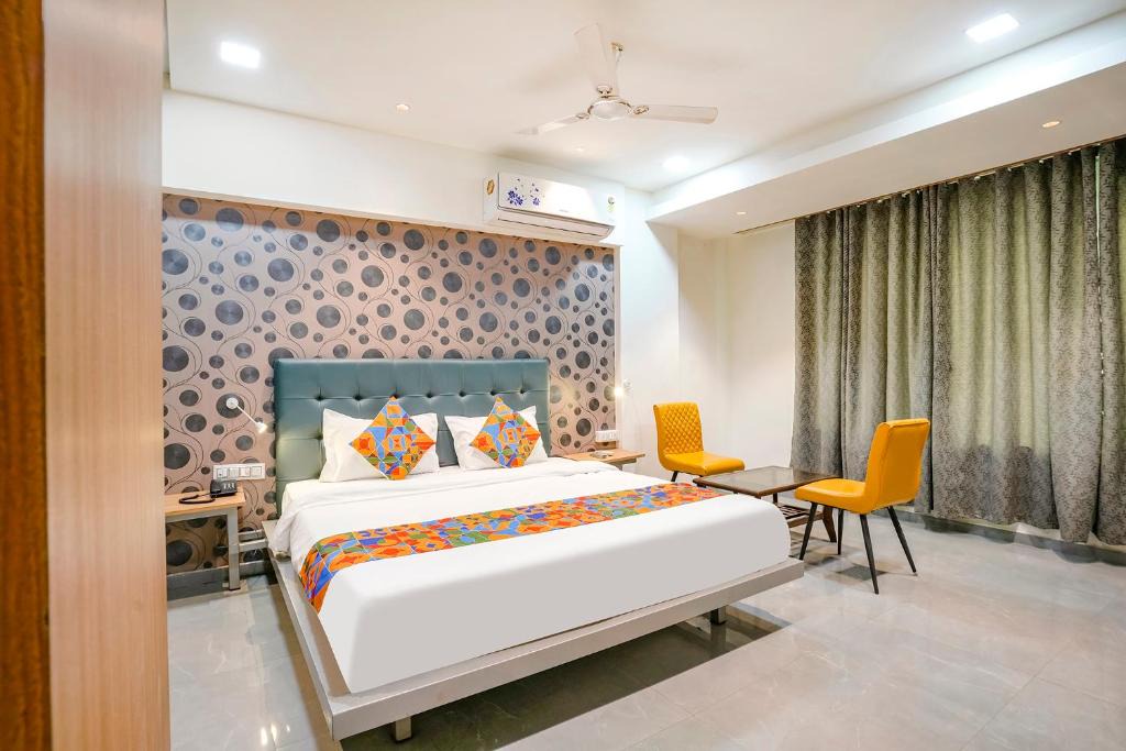 Bhiwandi Hotel | FabHotel Arc Palace