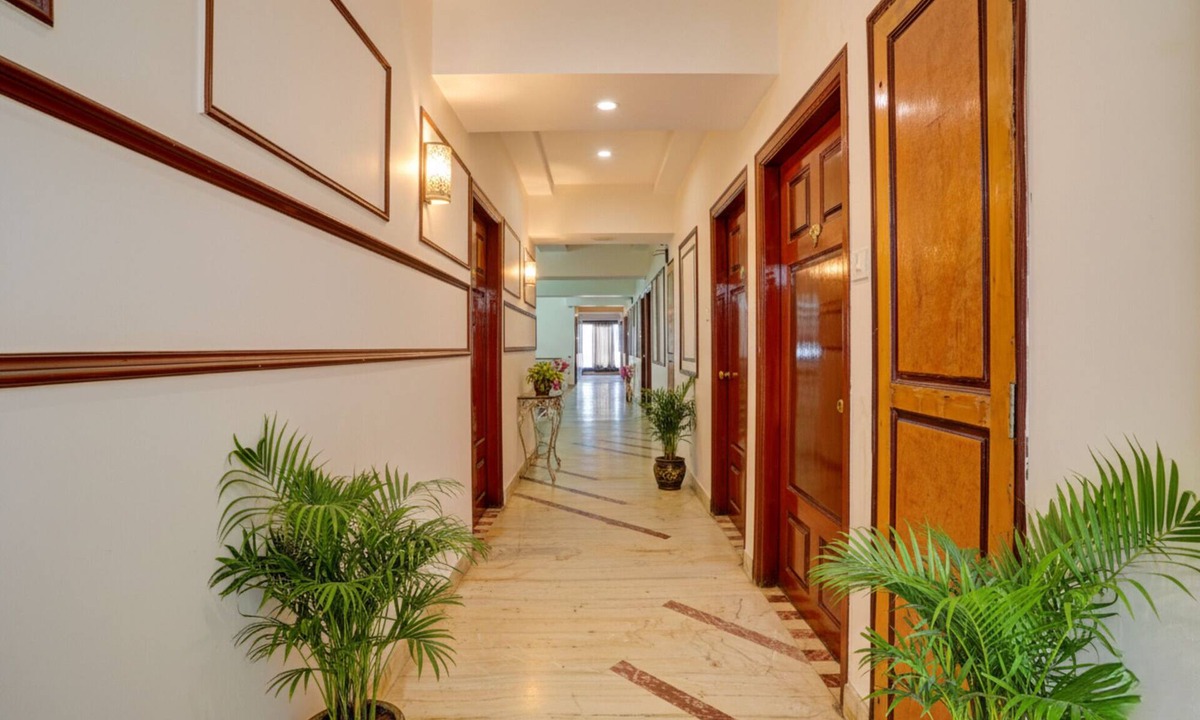 Rajajinagar Hotel | Fabhotel Aura Inn