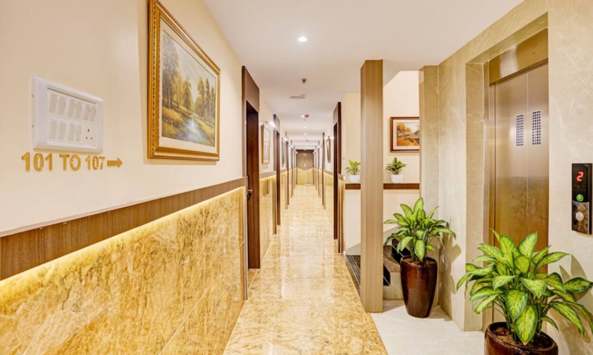Goregaon West Hotel | Fabhotel Casa Royal Residency