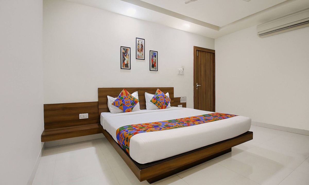 Bhopal Hotel | FabHotel Comfortable Stay