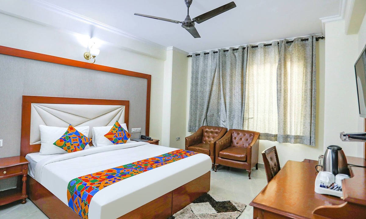 Greater Kailash Enclave I Hotel | Fabhotel Corporate Park