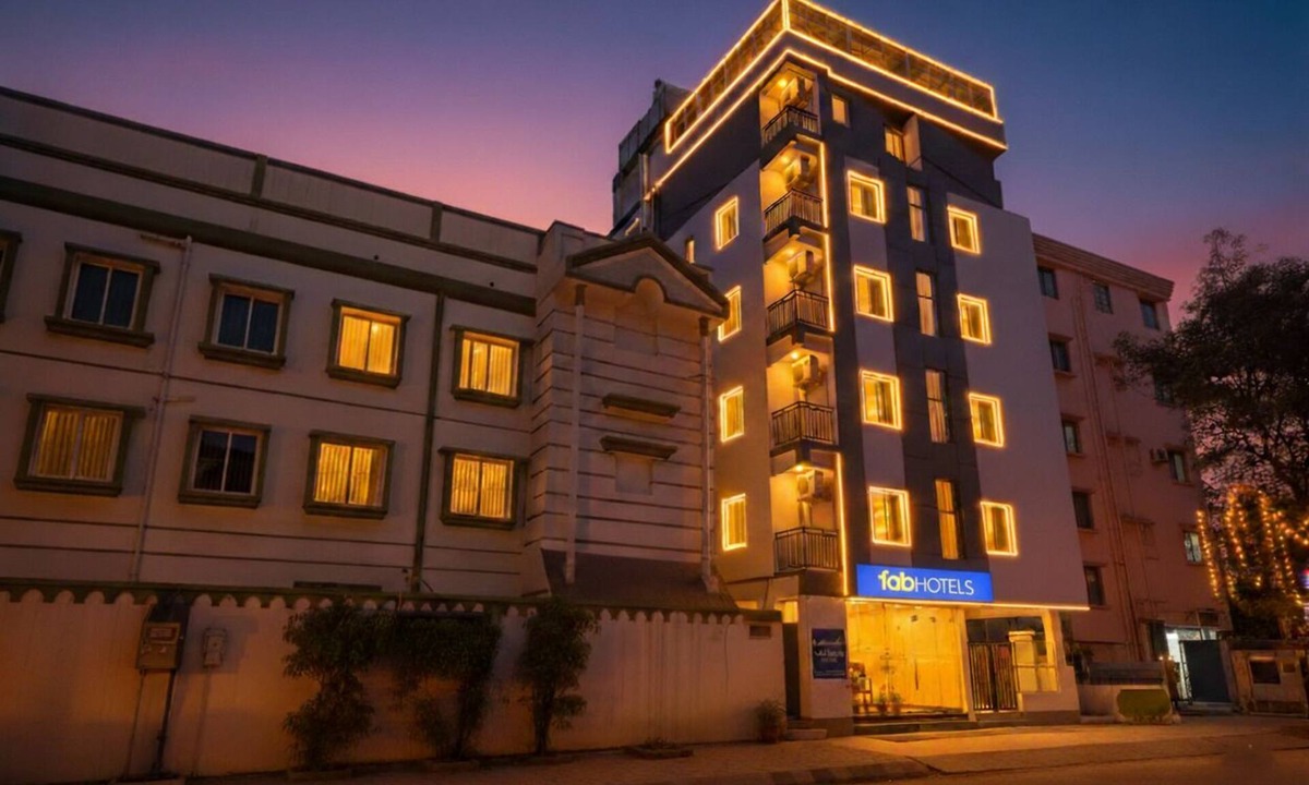 Marathahalli Hotel | FabHotel Crystal Suites - Marathahalli