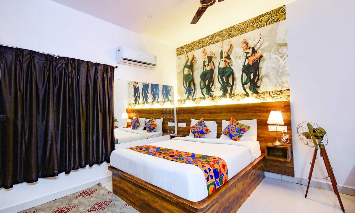 Kukatpalli Hotel | FabHotel DSR Hotel & Suites - Nr Hitech City Railway Station