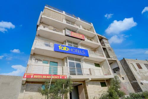 New Delhi Hotel | FabHotel HR Residency