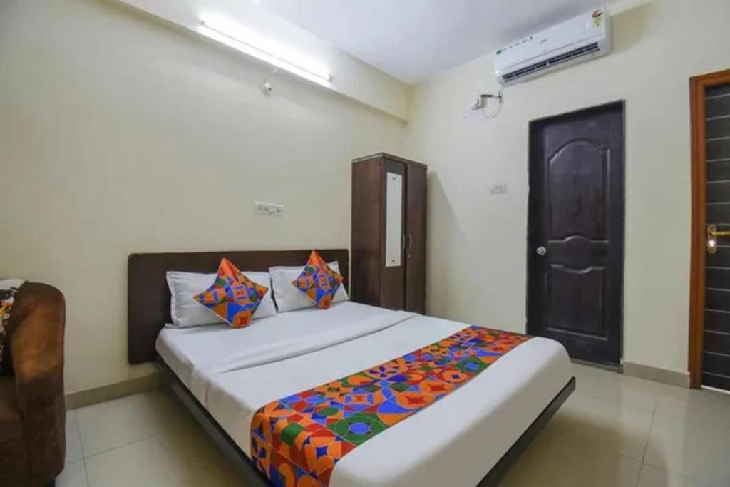 Phase 1 Hotel | FabHotel Krishna Inn