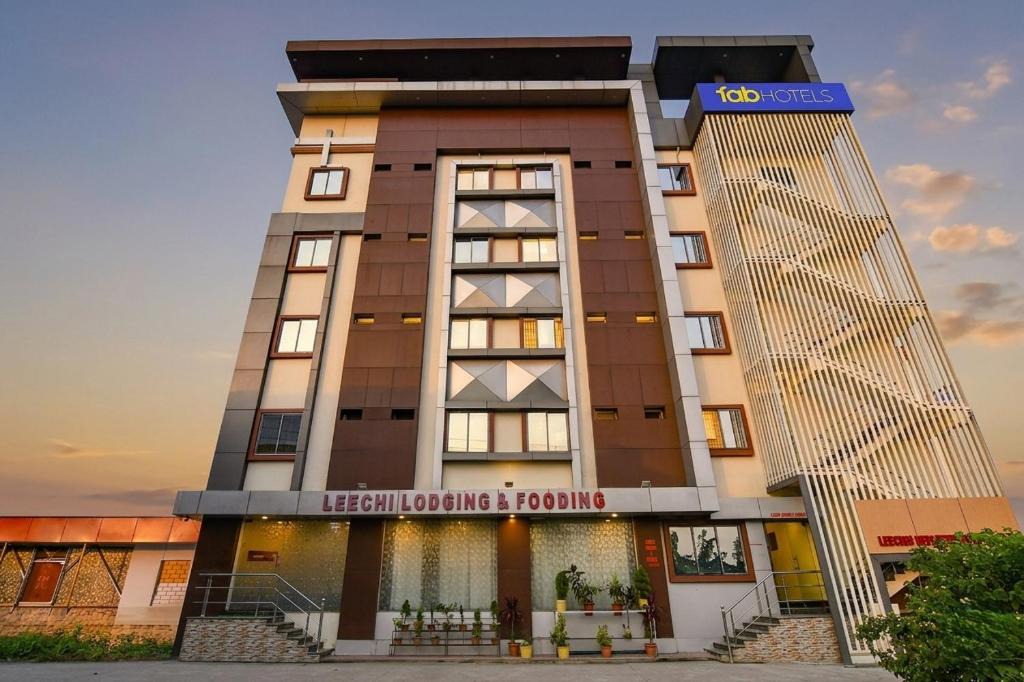 Madanpur Hotel | FabHotel Leechi Lodging & Fooding - Nr AIIMS