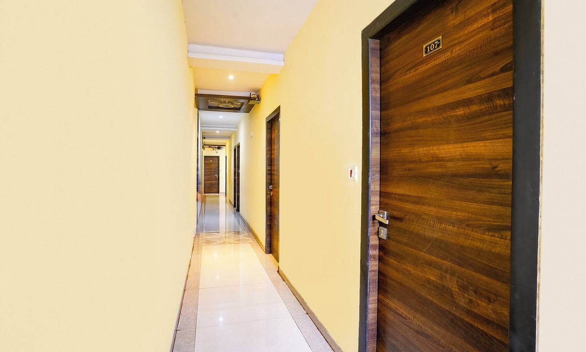 Prabhadevi Hotel | Fabhotel New Silver Elite