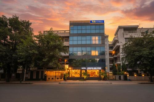 New Delhi Hotel | FabHotel Nirvana Residency