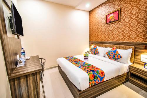 Santacruz Hotel | FabHotel Orange Suites - Nr Mumbai International Airport