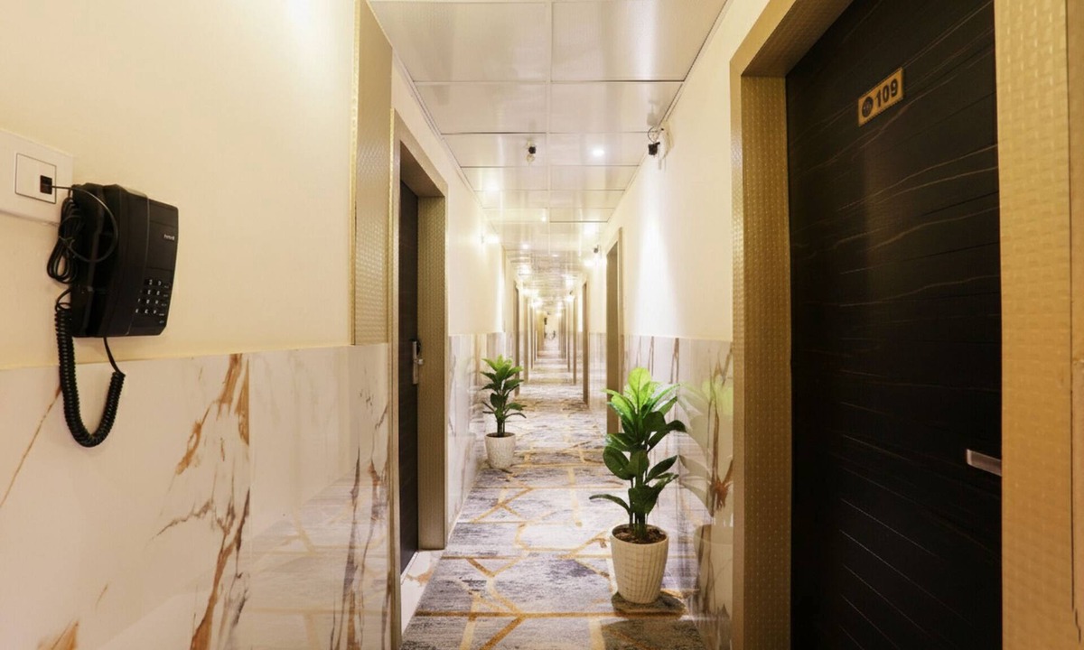 Dharavi Hotel | Fabhotel Prime Land