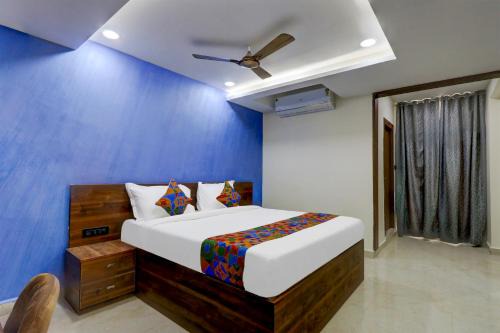 HITEC City Hotel | FabHotel Prime Srishoin