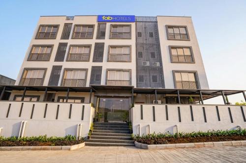 Wadgaon Hotel | FabHotel Sahyadri Mantram