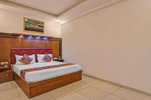 Sector 62 Hotel | FabHotel Satya