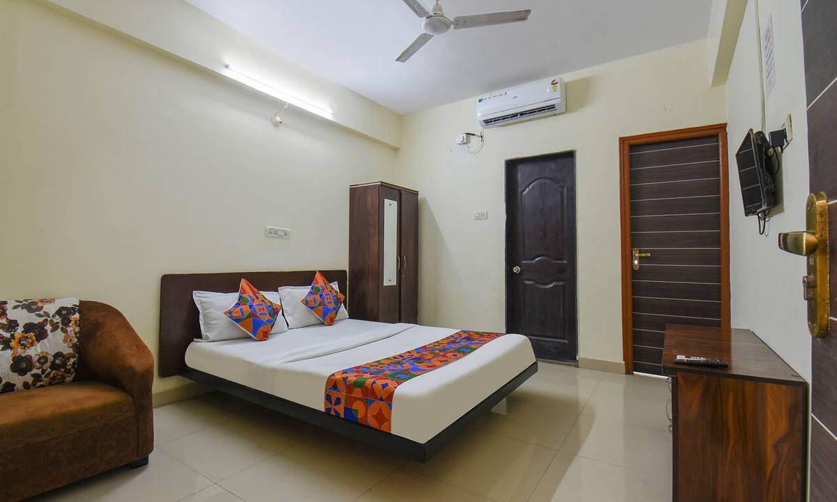Phase 1 Hotel | FabHotel Shri Krishna