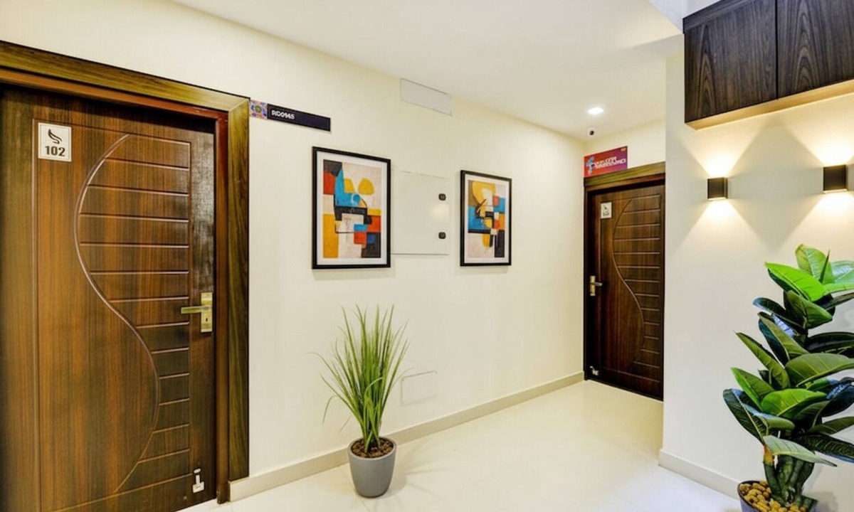 Vadapalani Hotel | Fabhotel Sky Bay
