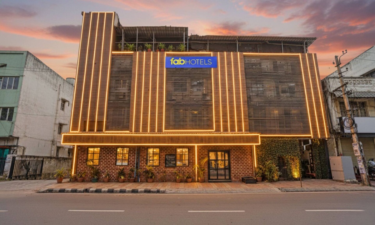 Mira Road East Hotel | Fabhotel Springs Lodging