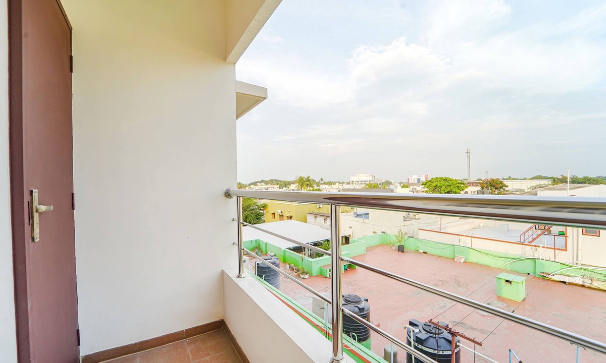 Saravanampatty Hotel | FabHotel Sri Saro Residency