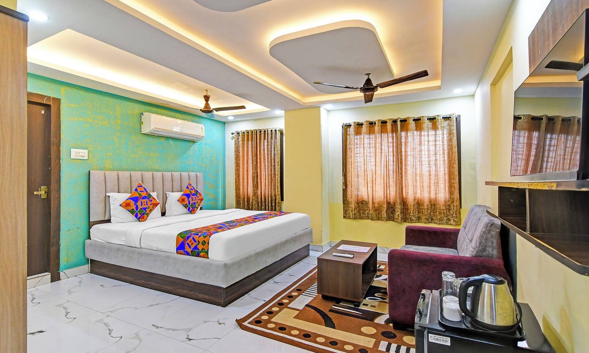 Barasat Hotel | Fabhotel The Crown