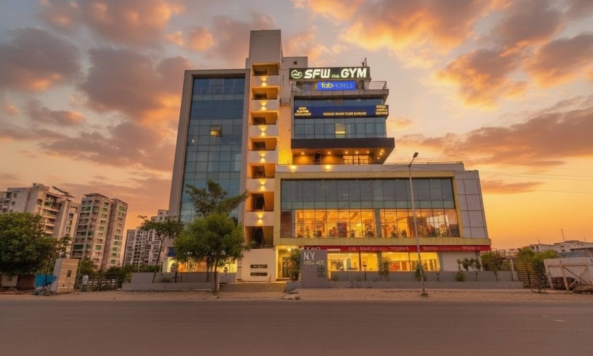 Ahmedabad Hotel | FabHotels Ny Townhouse