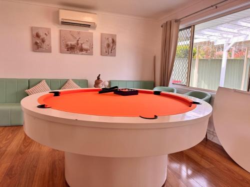 Narara House | Fairyland Getaway- at Central Coast with XXXL hot Jacuzzi - Perpetual above 35C & Fun - Round pool table and Slide bunk bed