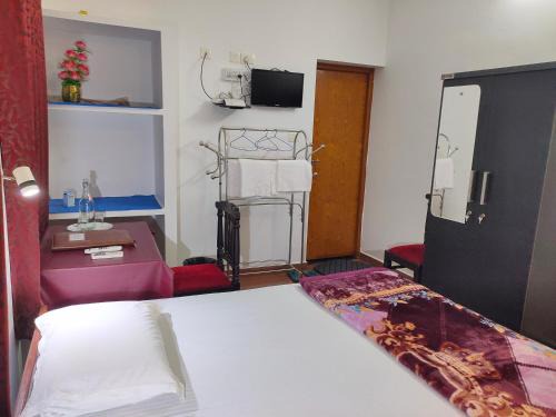 Arpookara Hotel | Families Couples Friendly Stay Pool Day Ettumanoor Thellakom 7994!64950
