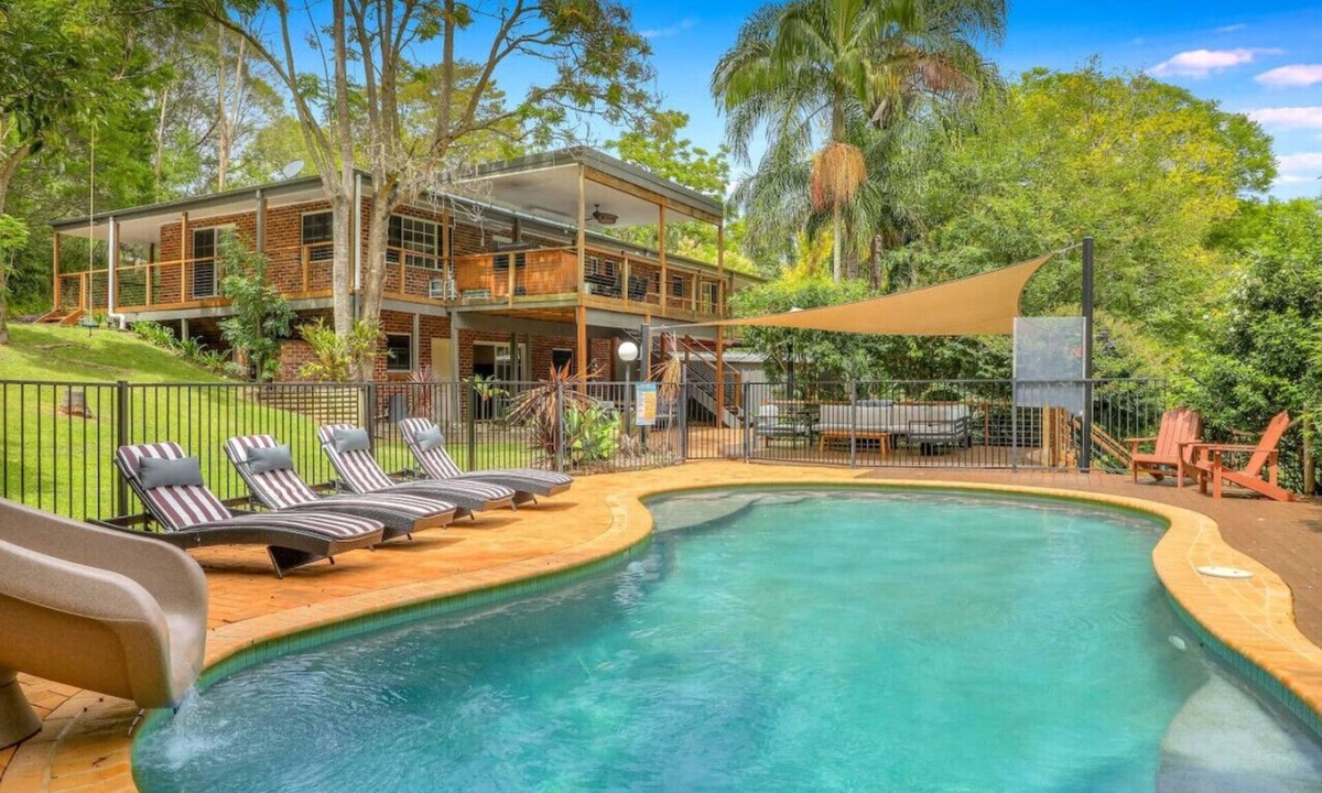Picketts Valley House | Family Acreage |Miniature Horses|Heated Pool w Slide|