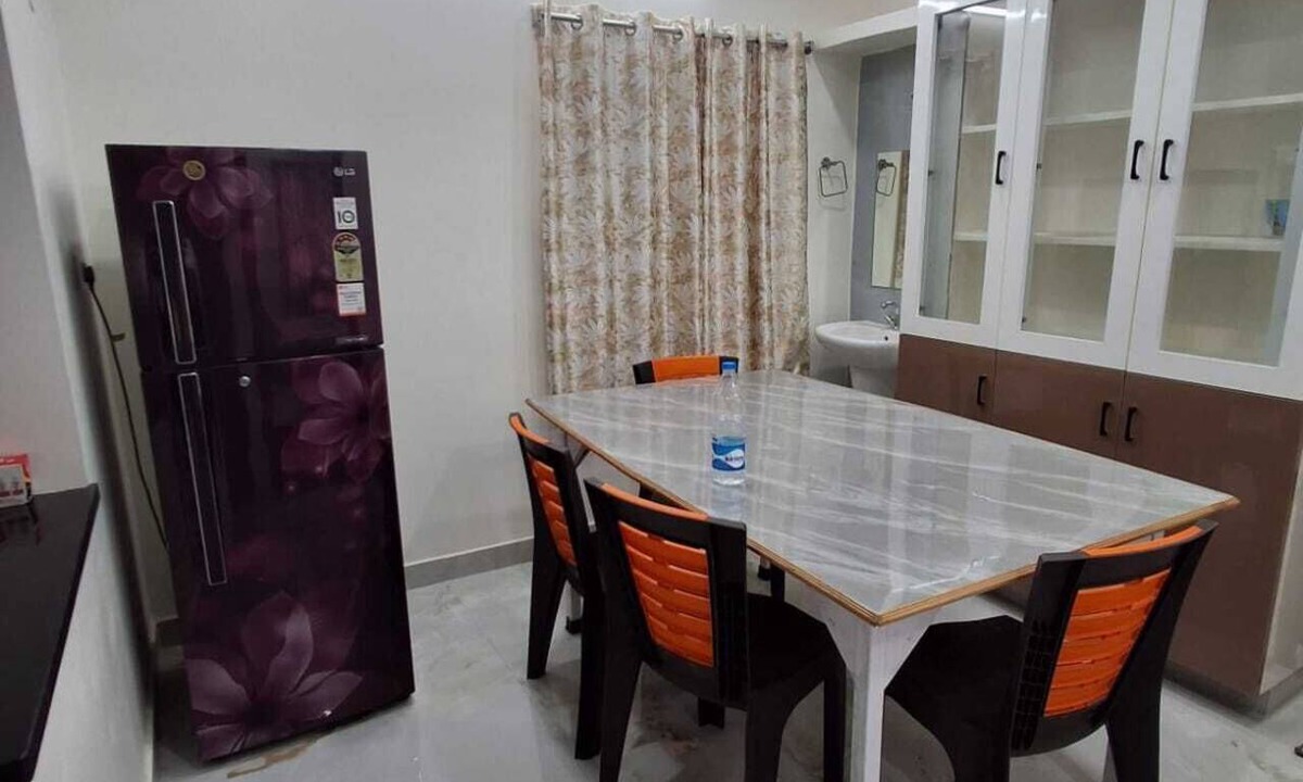 Hyderabad Apartment | Family Friendly 2-bedroom apartment close to Bus, Food and Stores