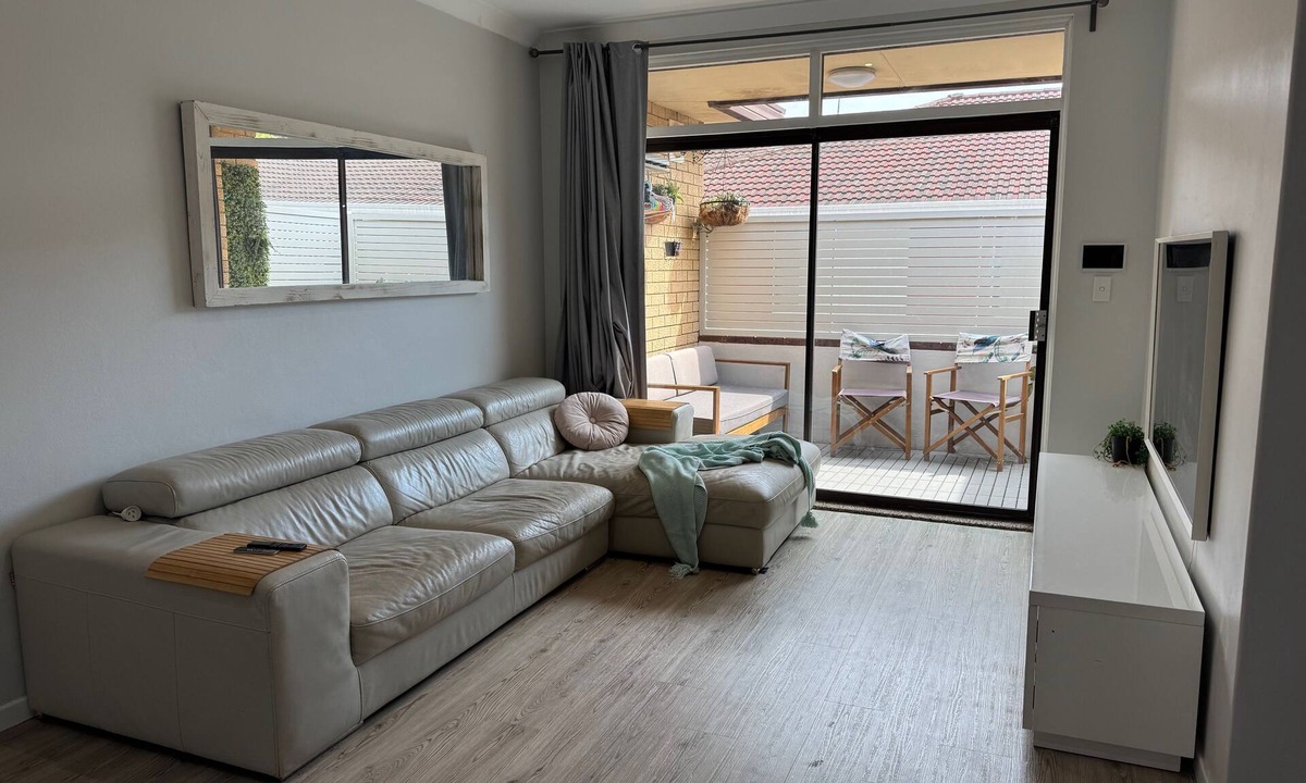 Oatley Apartment | Family friendly 3BR in the heart of Oatley Village 30 mins train to CBD, Beaches