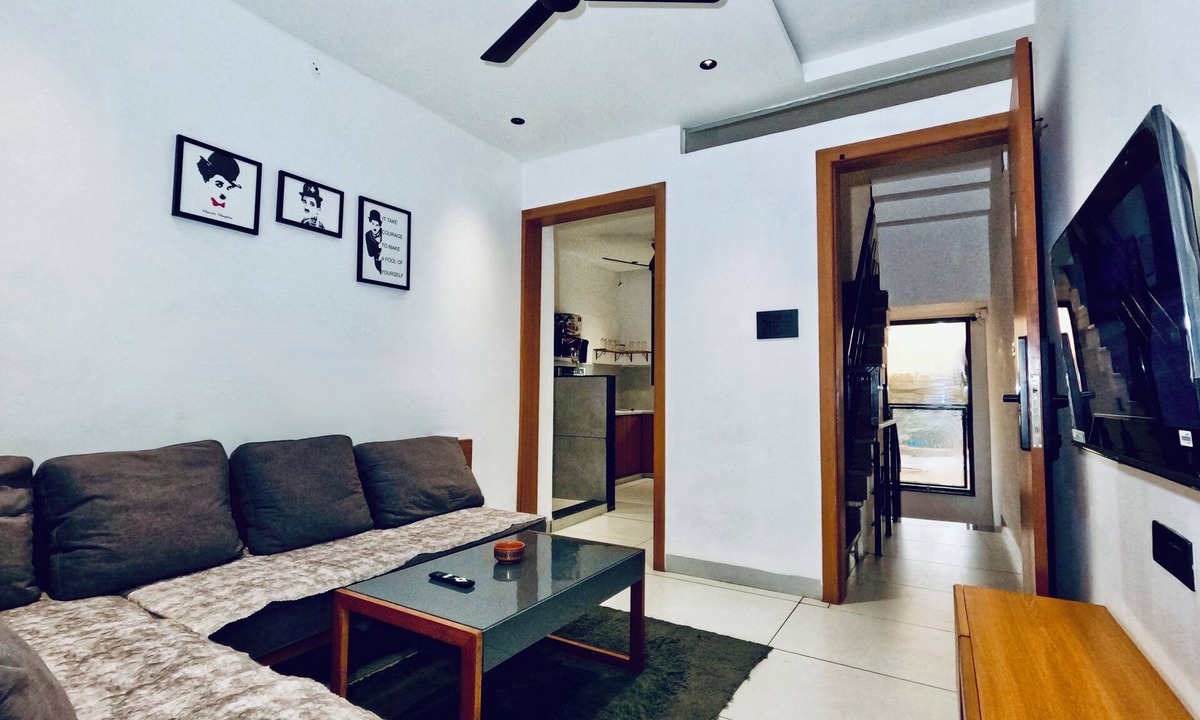 Indore Apartment | Fantastic 5-bedroom building with penthouse in peaceful Indore