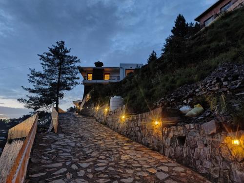 Theog Villa | Firdaus at Theog - Luxurious 4 Bedroom Mountain View Villa