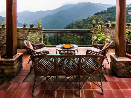 Ramgarh Ski Chalet | Flame of the Forest by Levitate - Luxury Two-Bedroom Chalet with Balcony Top Valley View & Fully Equipped Kitchen