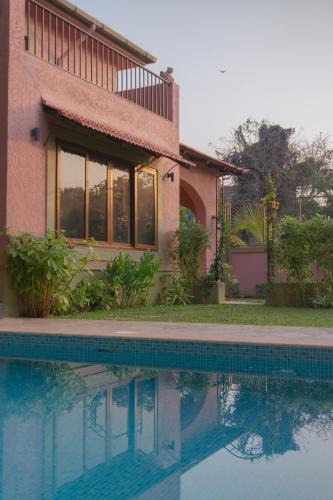 Vagator Villa | Flor De Lis - 4 BHK Villa with Pool, parking Anjuna