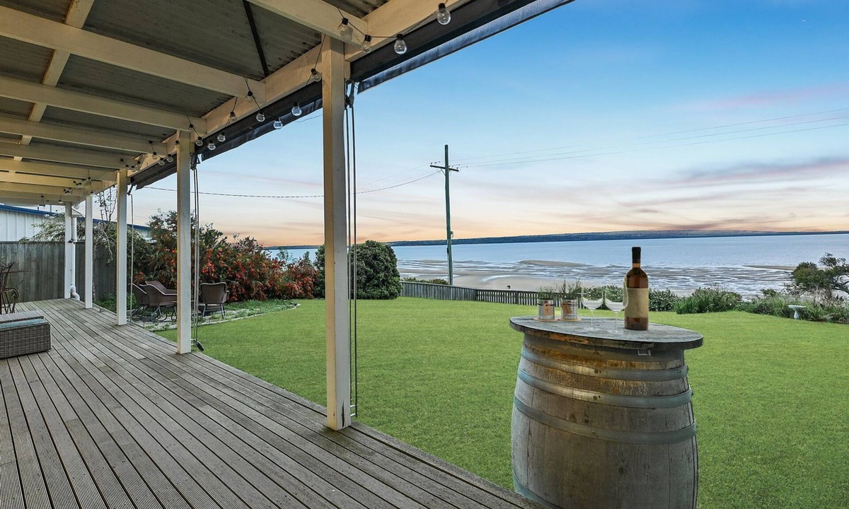 Jam Jerrup House | Foreshore Sunset Retreat