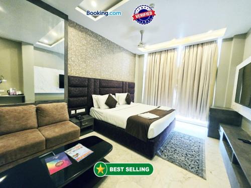 Puri Hotel | FRONT SEA VIEW - SWIMMING-POOL -HOTEL THE BAY SUITES - PURI - Lift-Parking - Restaurant - Breakfast Included