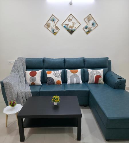 Madhapur Apartment | Fully Furnished Mee Homes 2BHK Family Stay with Kitchen & Balcony