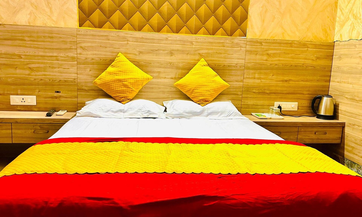 Jaipur Hotel | Fully Furnished - Netflix, Rain Shower, Peace-103