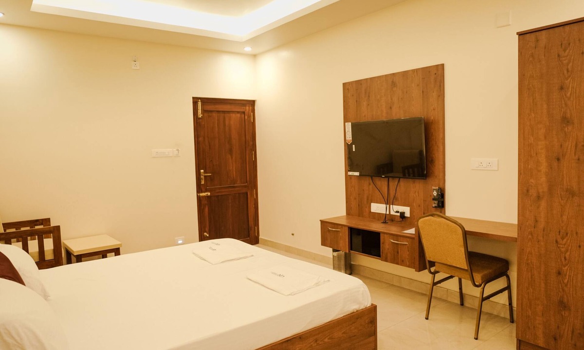 Radhapuram Hotel | Ganesh Residency