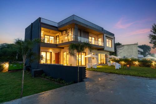 Bandhwari Villa | Gardenia 4-BHK Farmhouse with Private Pool, Game Zone, & Lush Garden