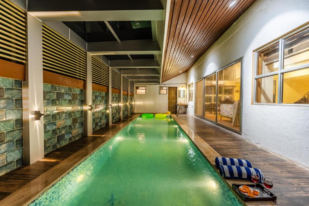 Khodala Villa | Gauri Villa by ELIVAAS With Pool, Lounge, Garden & Bathtub With 360 Panoramic Hill Views Near Waterfalls