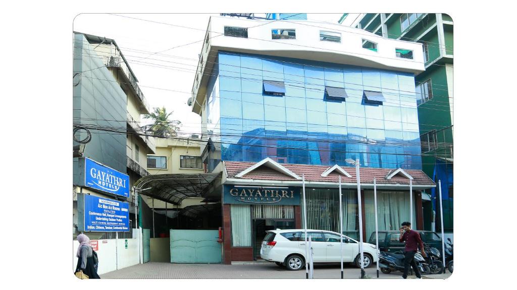 Vadakara Hotel | GAYATHRI HOTELS