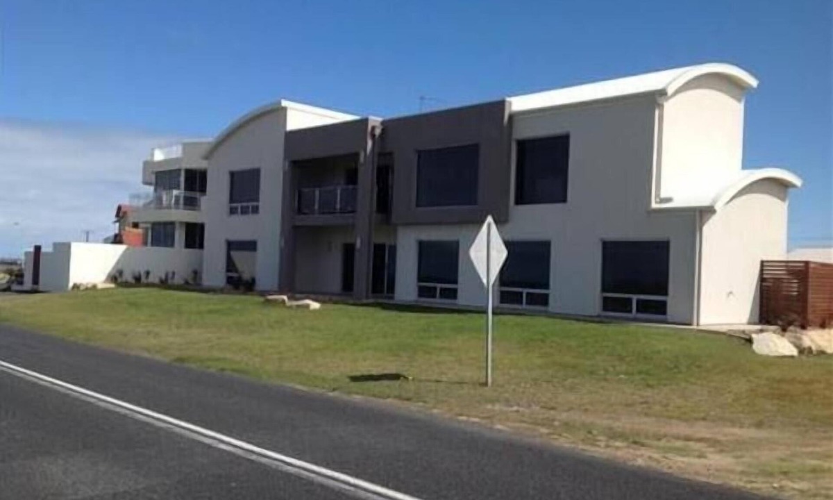 Port Macdonnell Apartment | Gillian's on the beachfront Port MacDonnell, the best view in town.