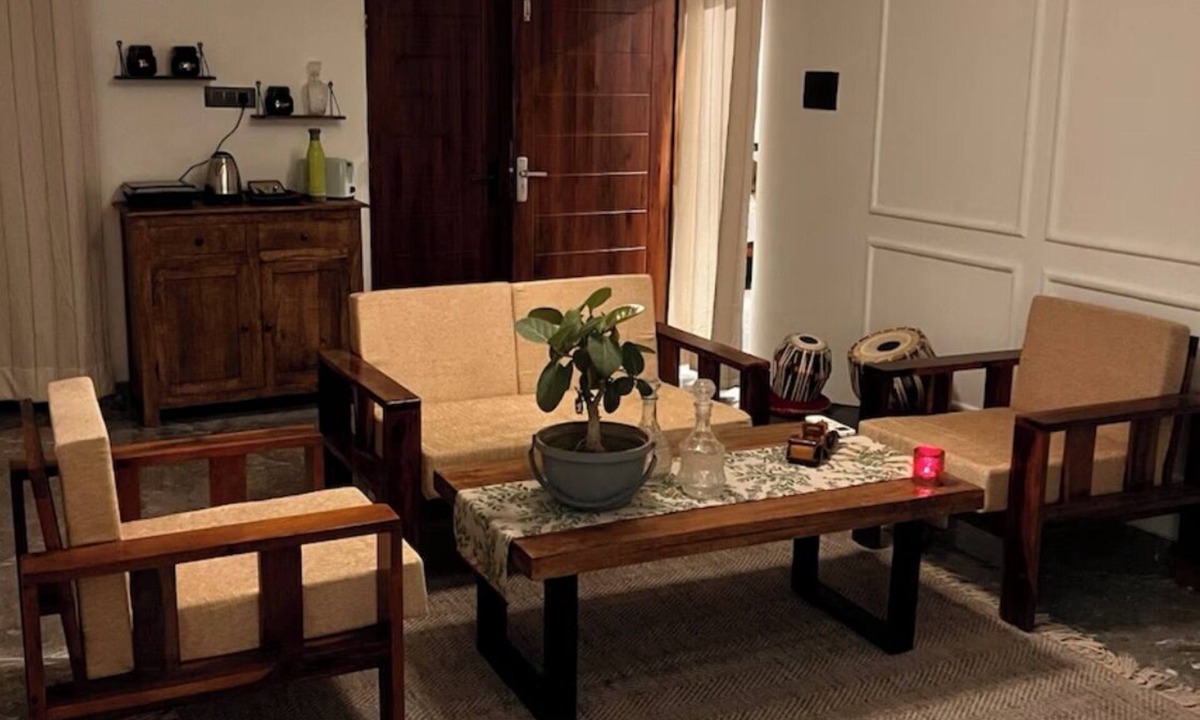 Shivalik Nagar Apartment | Gita Bhawan - Elegant Escape 2-bedroom house in a peaceful locality