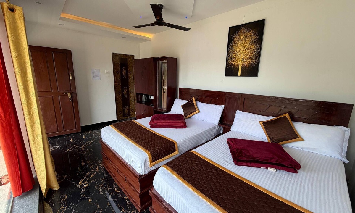 Valparai Hotel | Glass House Retreat