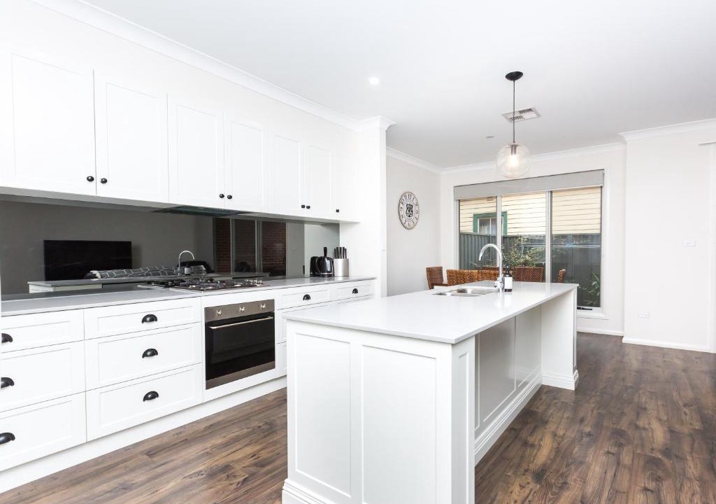 Wagga Wagga House | Glen’s Inner City Escape - CBD Central