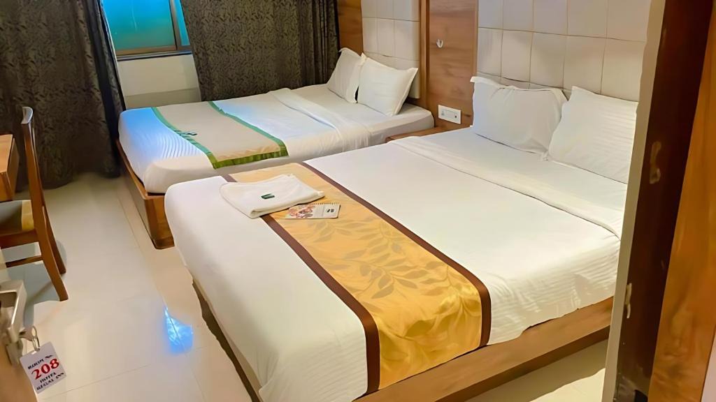 Vile Parle Hotel | Glitz Hotels Jayshree- Next to Mumbai Airport