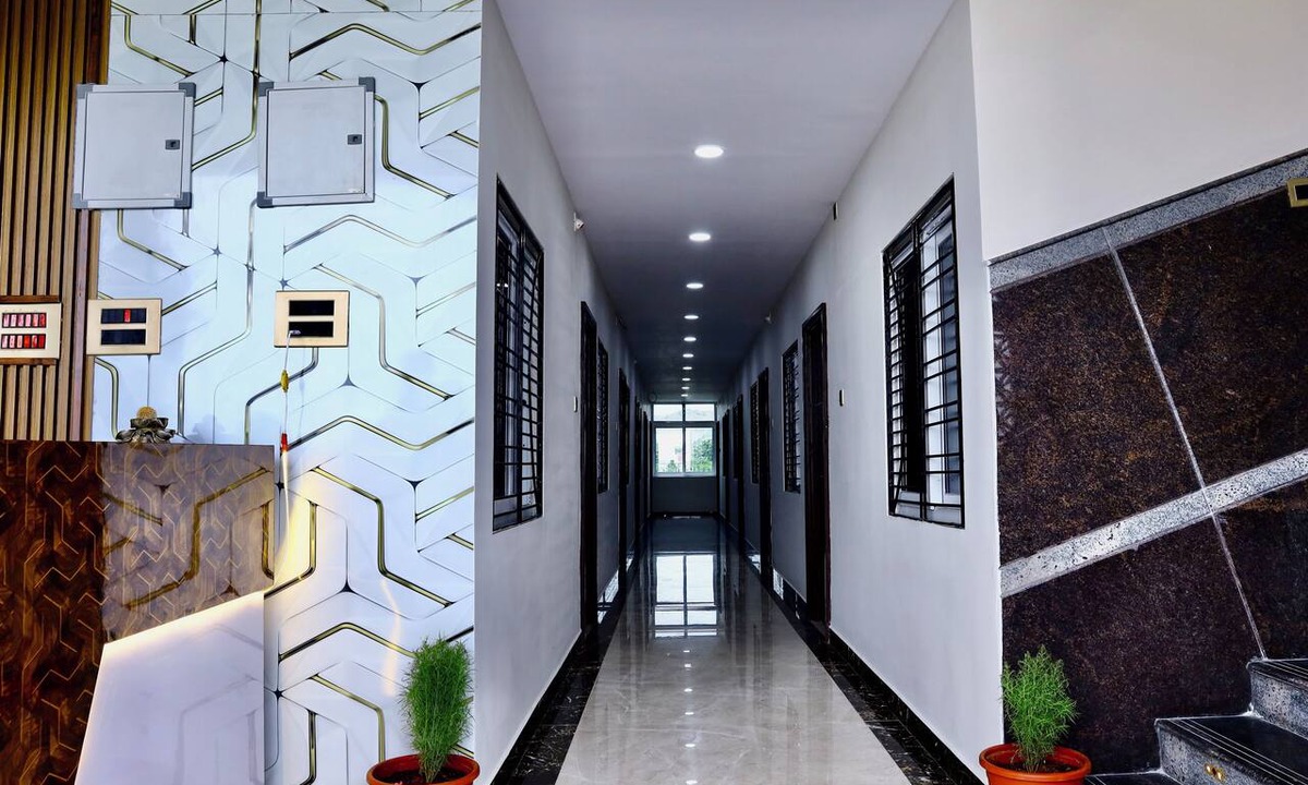 Srikalahasti Hotel | Gokulam Grand