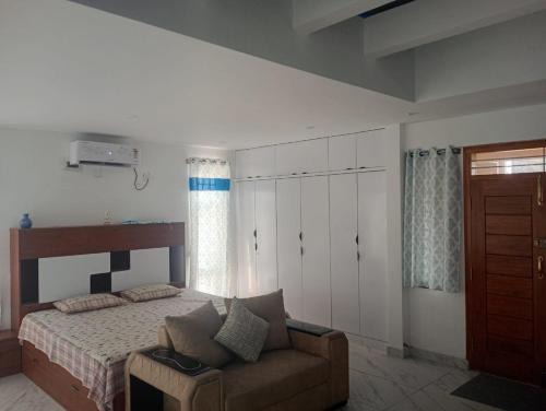 Rajajinagar Apartment | Golden rays