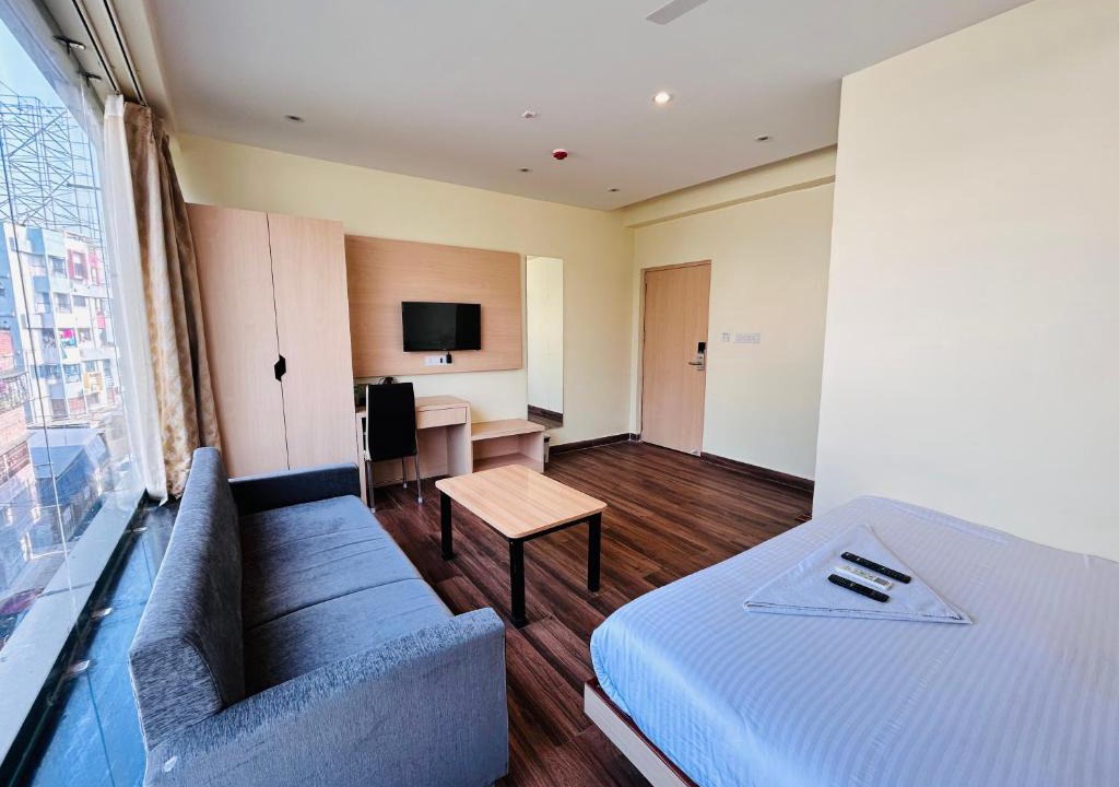 Chinar Park Hotel | Golden Square - Kolkata Airport