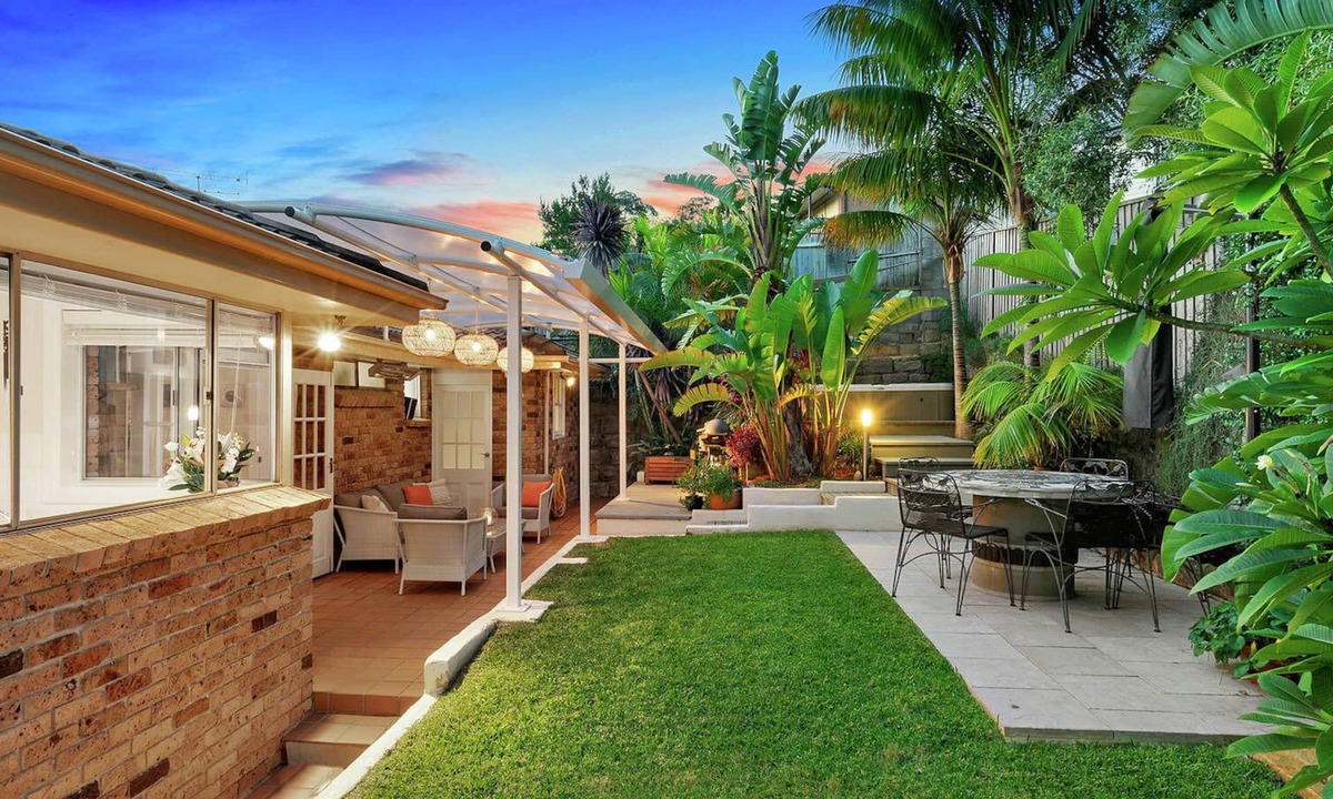 Warriewood House | Gorgeous Contemporary Home with Tropical Garden