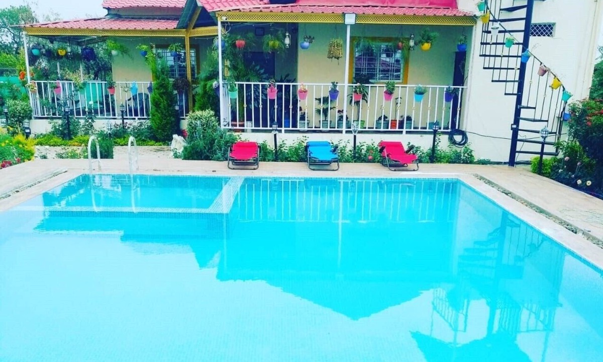 Bhopal Villa | Gorgeous villa with mountain & lake view